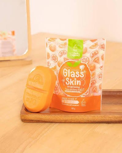 Show Naii Glass Skin Brightening Face and Body Soap